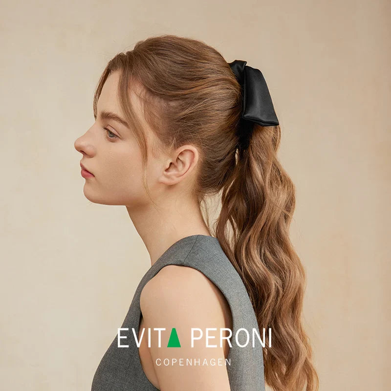Clara Bendable Bow Shape Banana Clip