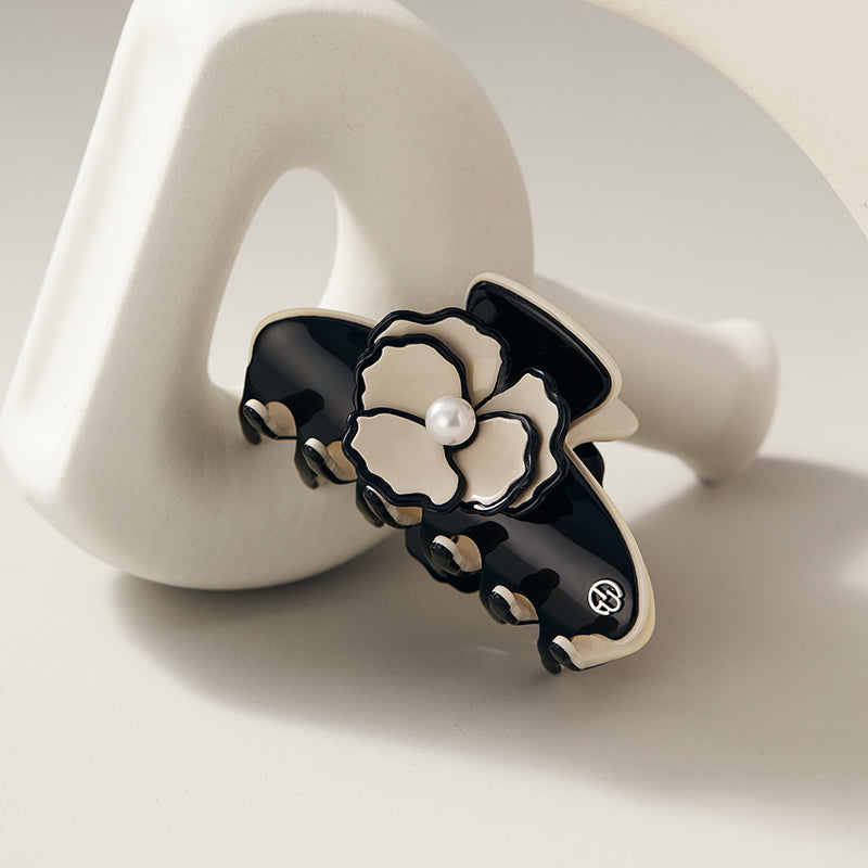 Isabella Medium Hair Claw