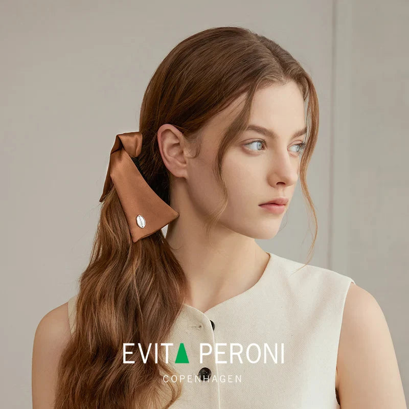 Clara Bendable Bow Shape Banana Clip