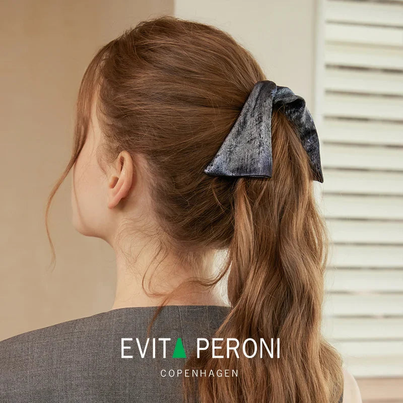 Clara Bendable Bow Shape Banana Clip