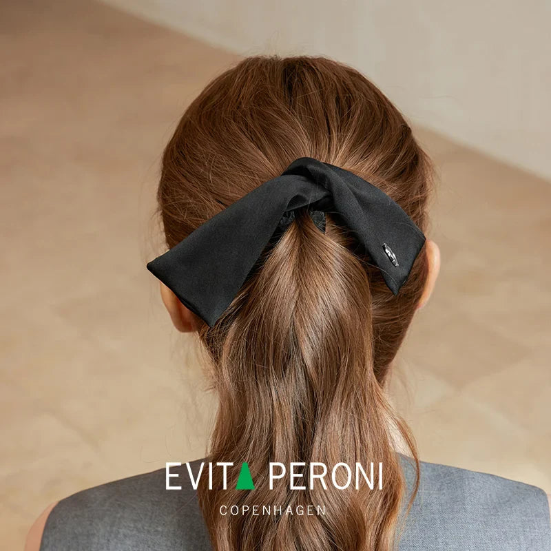 Clara Bendable Bow Shape Banana Clip