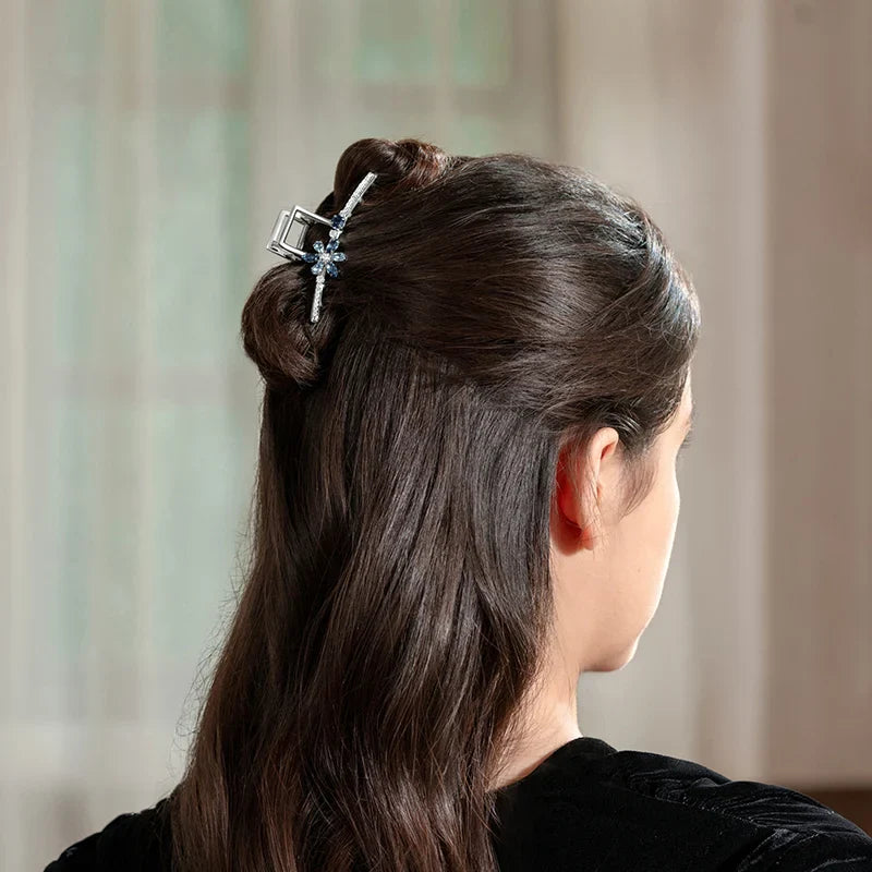 Delilah Medium Hair Claw