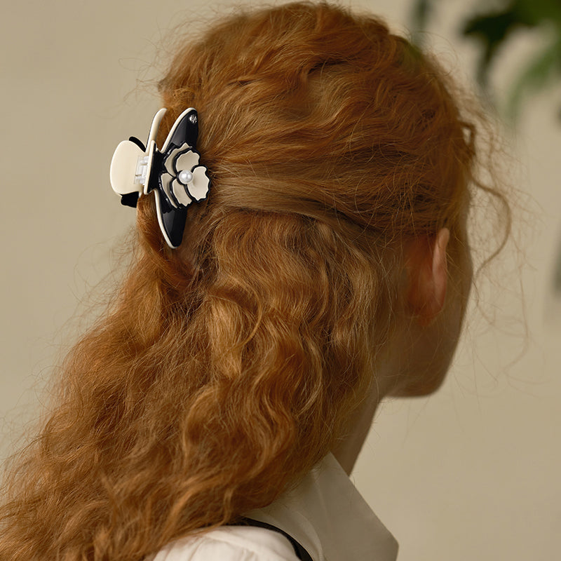 Isabella Medium Hair Claw
